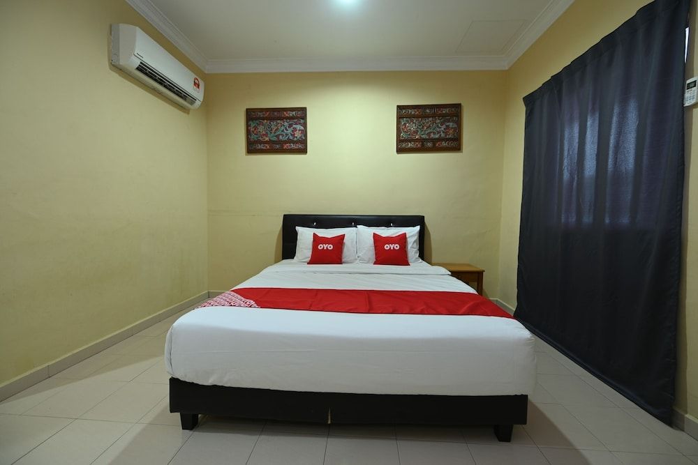 undefined OYO 43986 Tok Jah Guest House 2