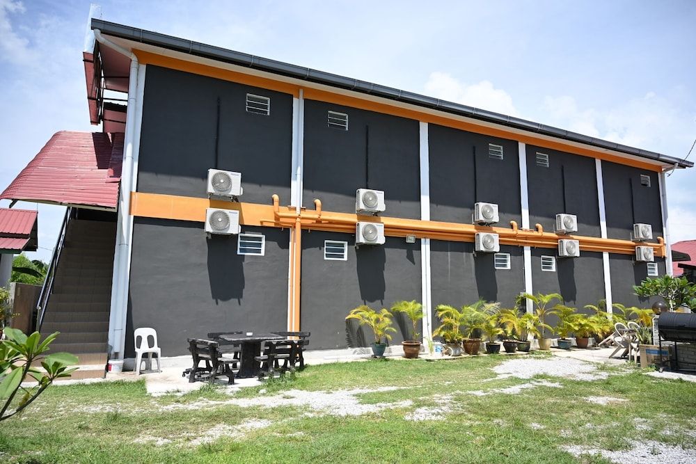 undefined OYO 43986 Tok Jah Guest House 3