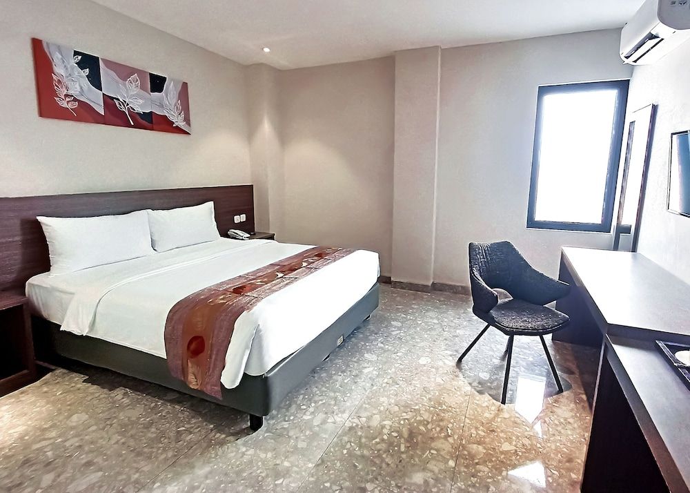 Lun Hotel Manado Deluxe Double Room 2