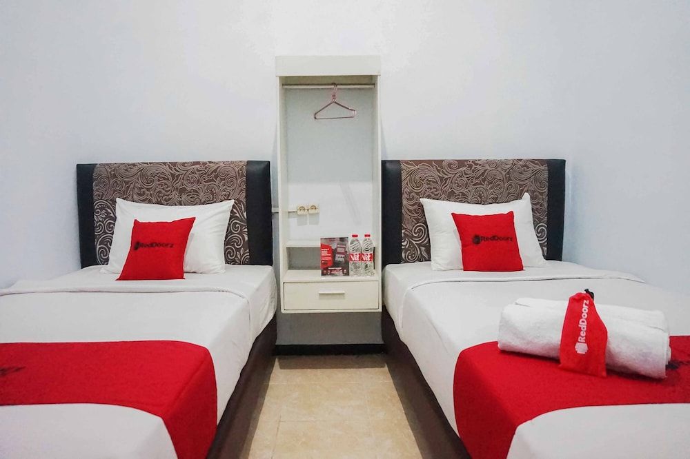 Twin Room (Reddoorz)