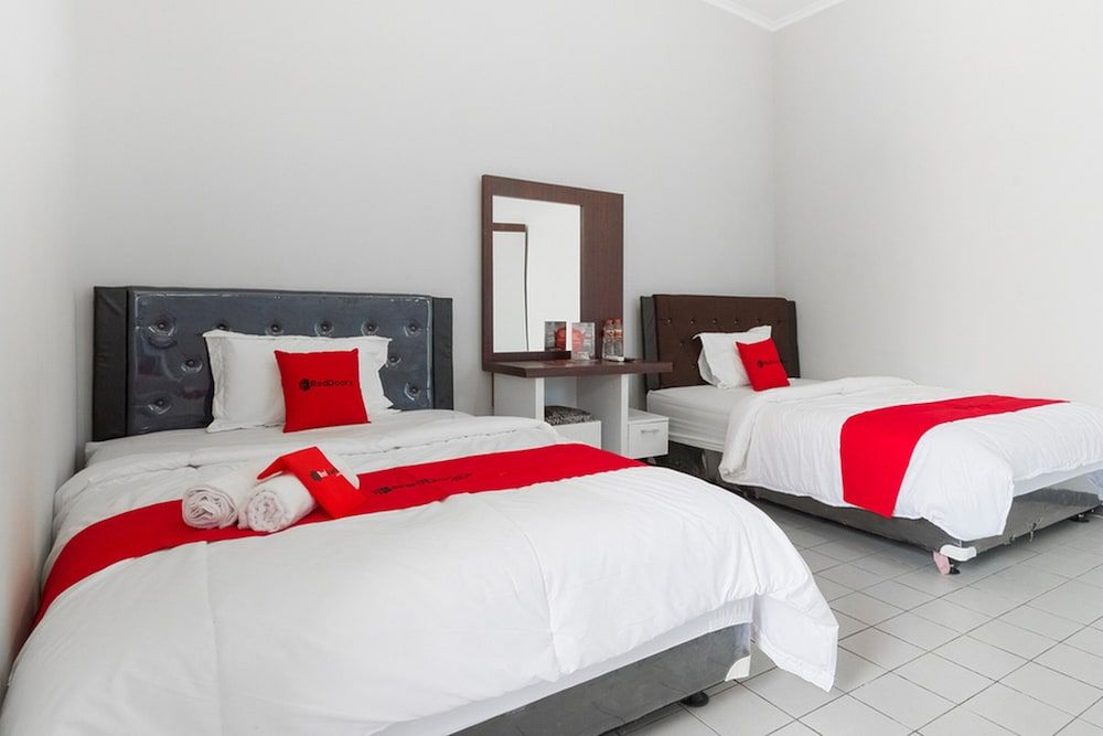 Twin Room (Reddoorz)