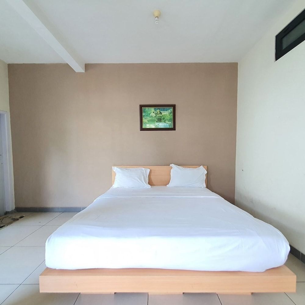 Candi Panggung Family Guest House Syariah Standard Double Room 4