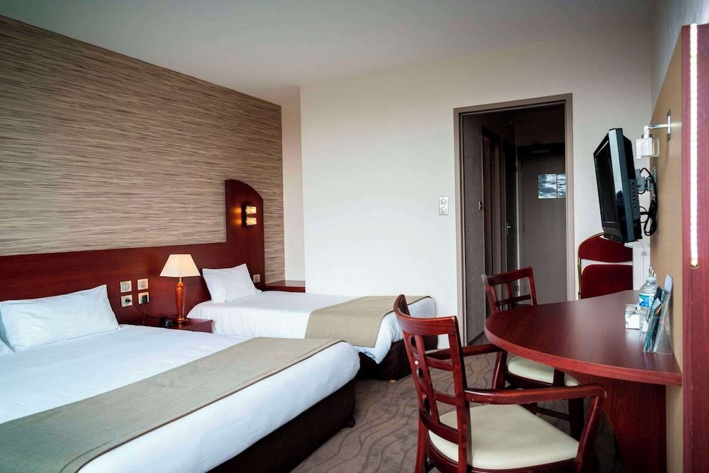 Brit Hotel Saint Brieuc Standard Triple Room 5