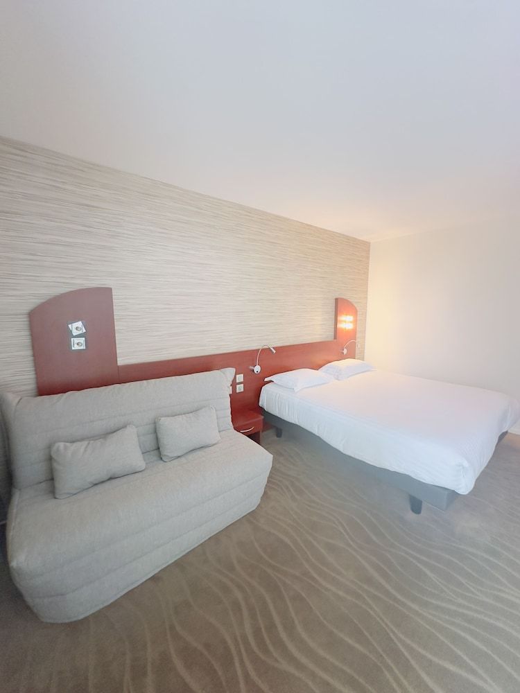 Brit Hotel Saint Brieuc Standard Quadruple Room, 1 Double Bed with Sofa bed 2