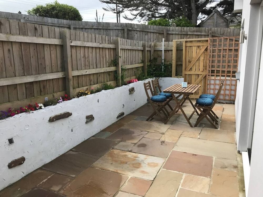 undefined Beautiful Refurbished Home - Short Walk to the Beach 10