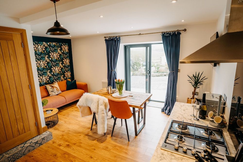 undefined The Little Cottage 8