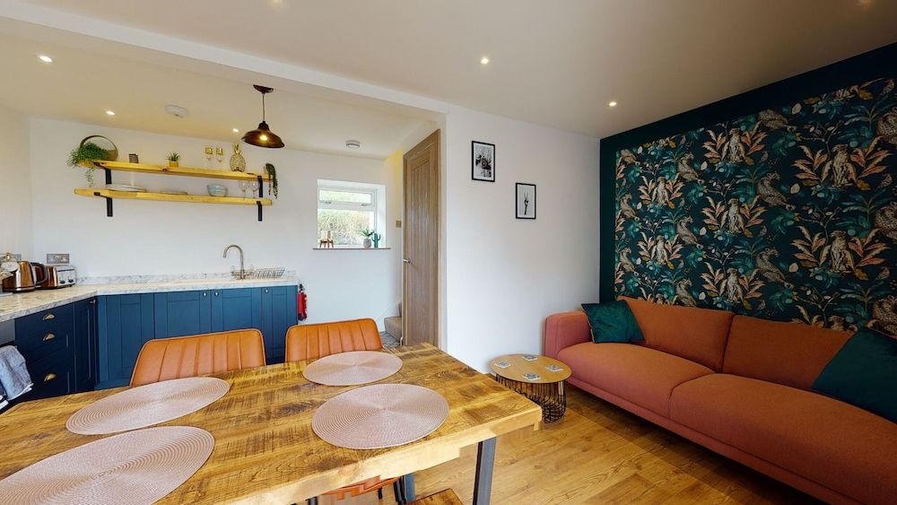 undefined The Little Cottage 10