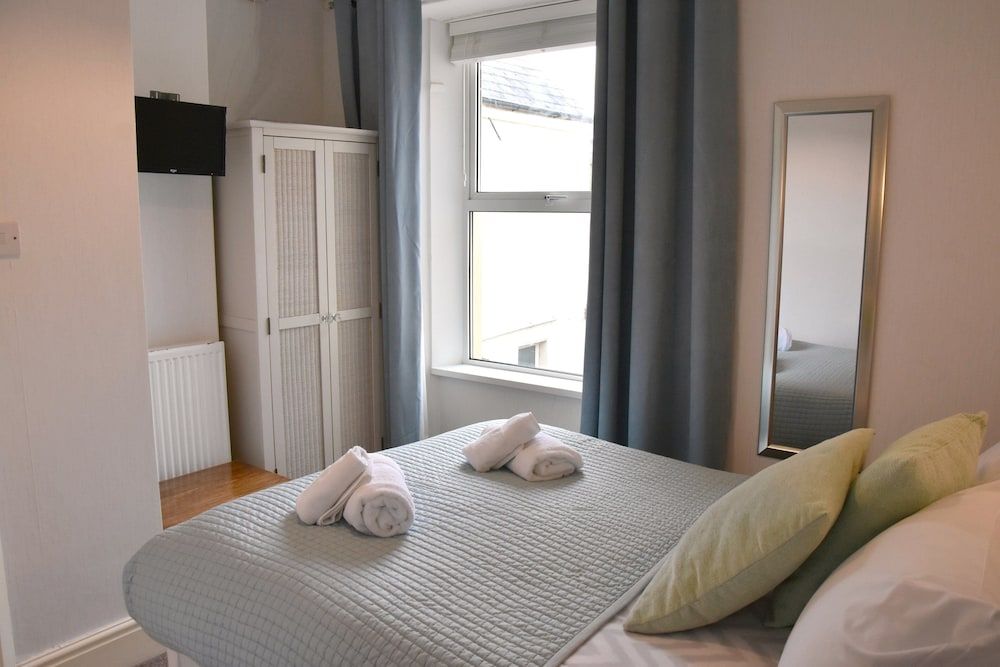 Spacious Central Cornish Townhouse Townhome 10