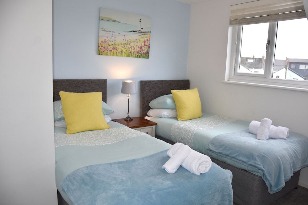 Spacious Central Cornish Townhouse Townhome 2