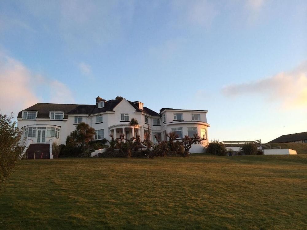 undefined Whipsiderry Hotel 2