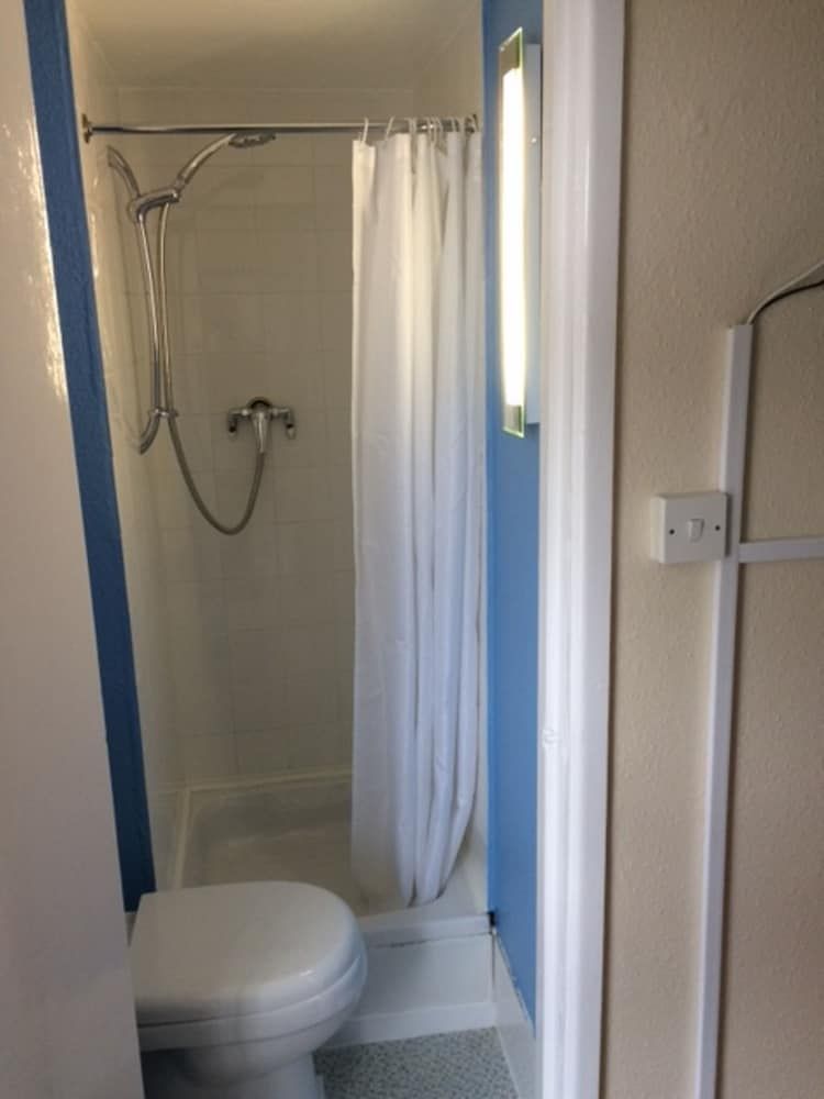 undefined Pine Lodge Guest House 6