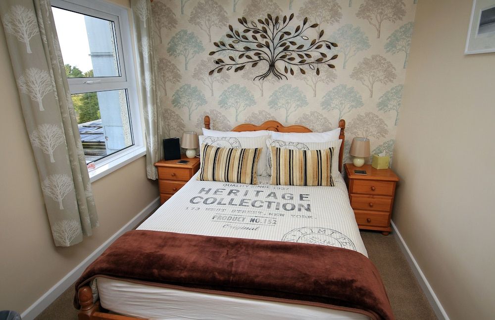 undefined Pine Lodge Guest House 2