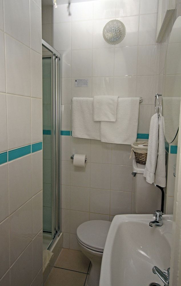 undefined Pine Lodge Guest House 7