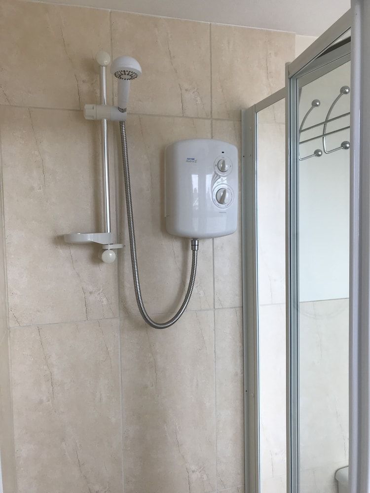 Trevellis Guest House Double Room (With Shower) 4