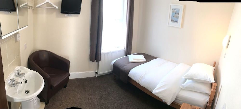 Trevellis Guest House Single Room, Shared Bathroom 2