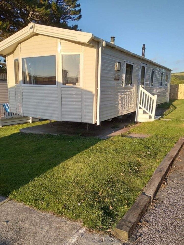 undefined 3 bed Static Caravan in Newquay 5 Mins From Beach 2