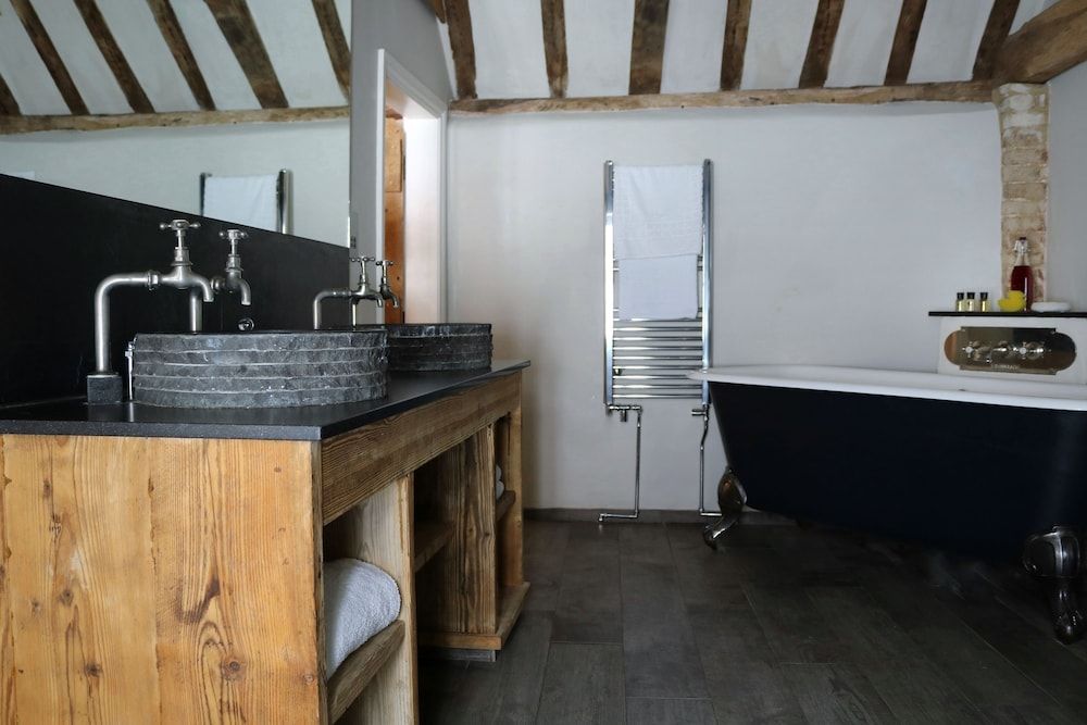 The White Hart Hotel La Parisienne 7