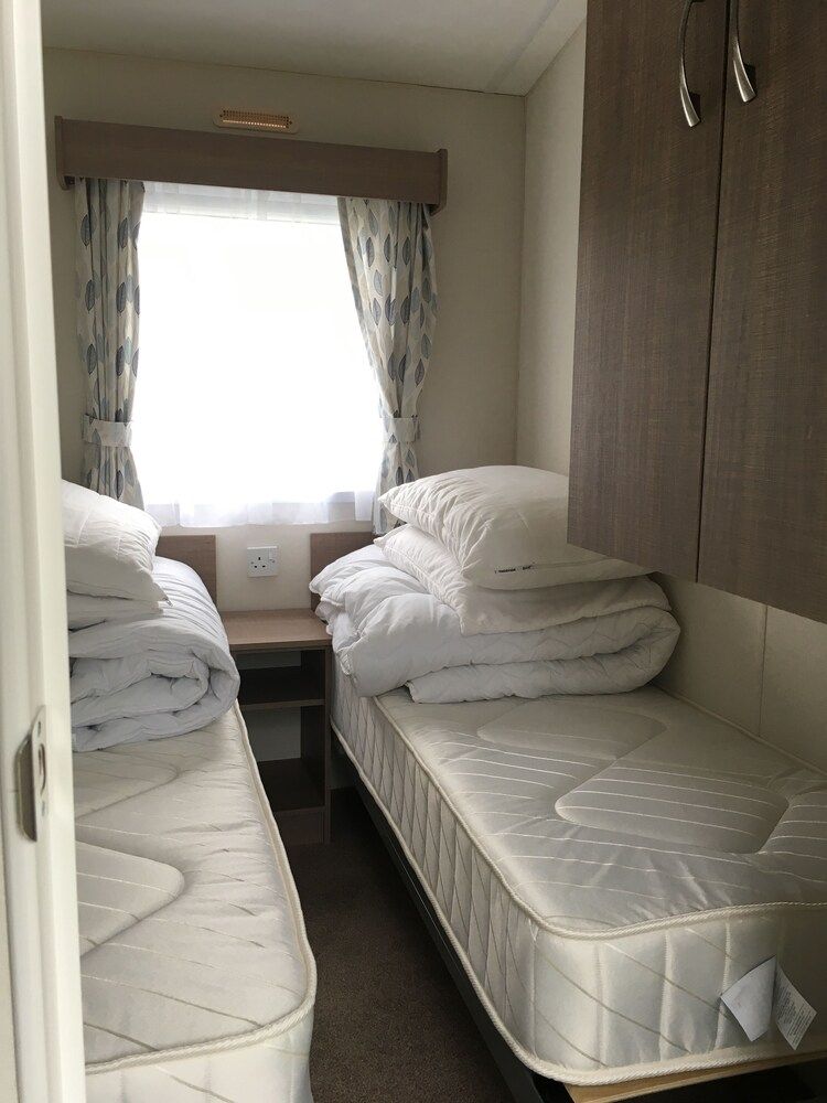 The Leas Beach Park Mobile Home, 2 Bedrooms 5