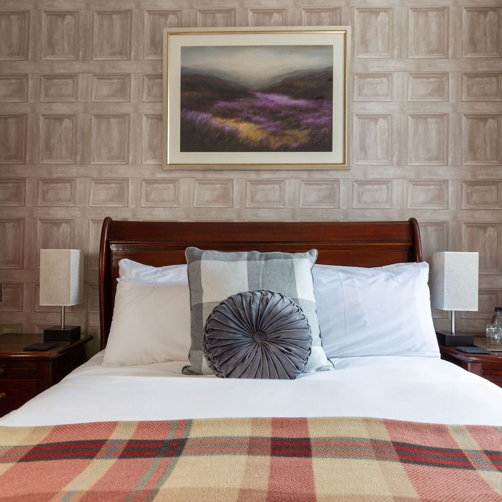 Business Double Room, Ensuite (Heathcliff)