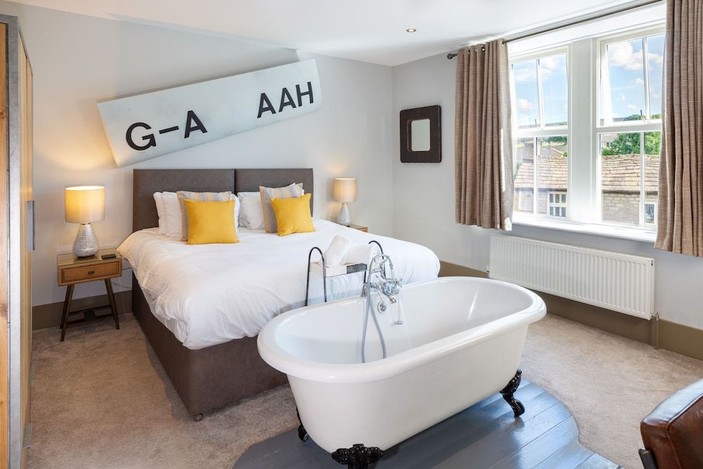 Double Room, Ensuite (DeHaviland)