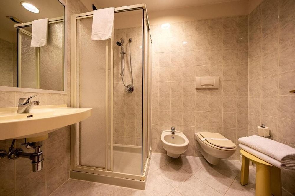 LVG Hotel Collection - Gardenia Superior Double or Twin Room 3