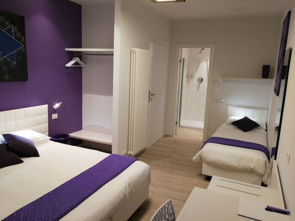 Triple Room (Violet)