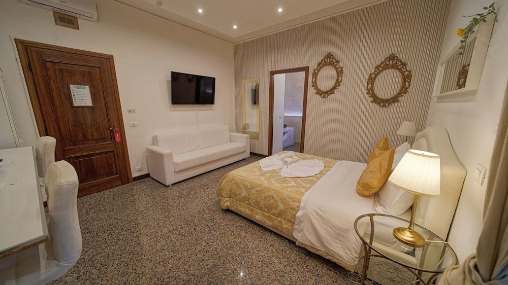 Comfort Suite, 1 Double Bed with Sofa bed, Hot Tub, Garden Area