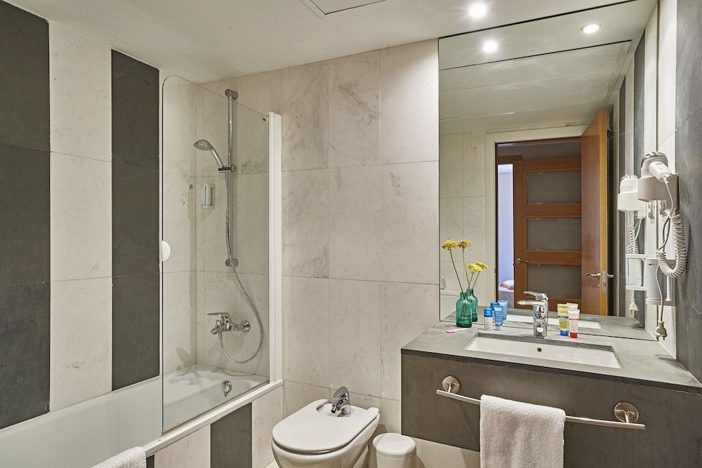 AinB Sagrada Familia Apartments Standard Apartment, 2 Bedrooms, 2 Bathrooms, City View 11