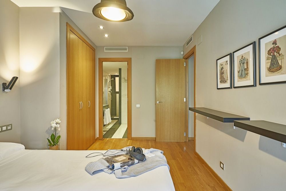 AinB Sagrada Familia Apartments Standard Apartment, 2 Bedrooms, 2 Bathrooms, City View 13