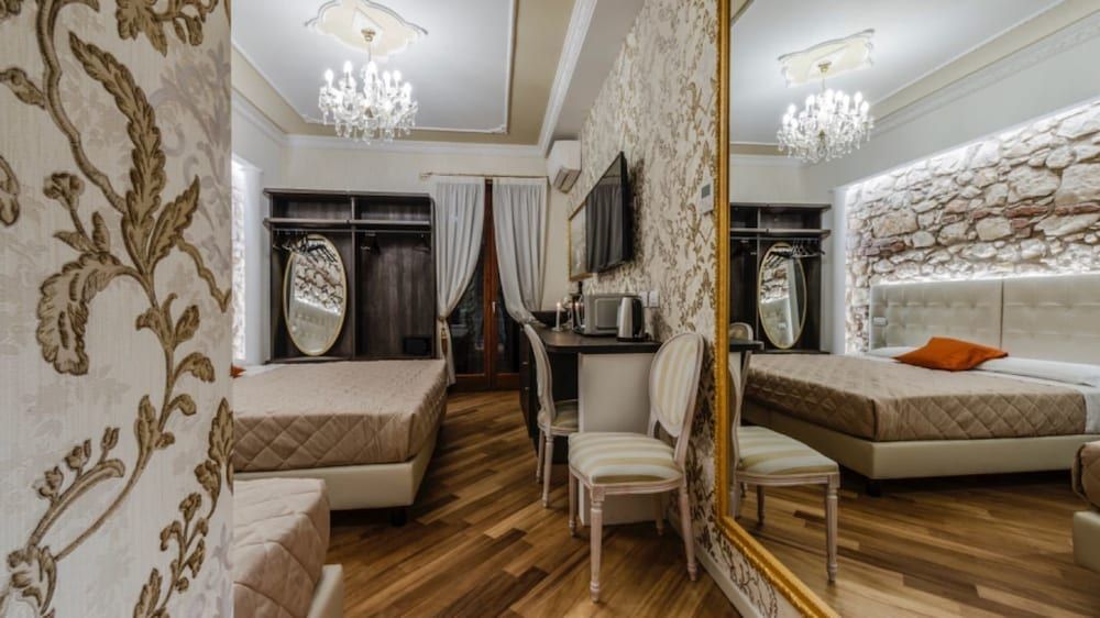 Luxury Triple Room, Non Smoking, Private Bathroom (Aida)