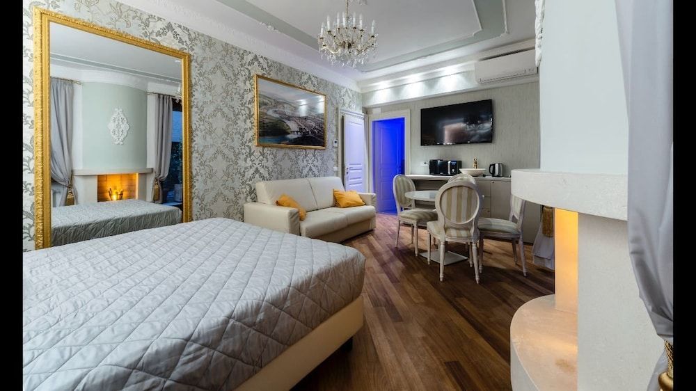 Luxury Quadruple Room, Non Smoking, Private Bathroom (Carmen)