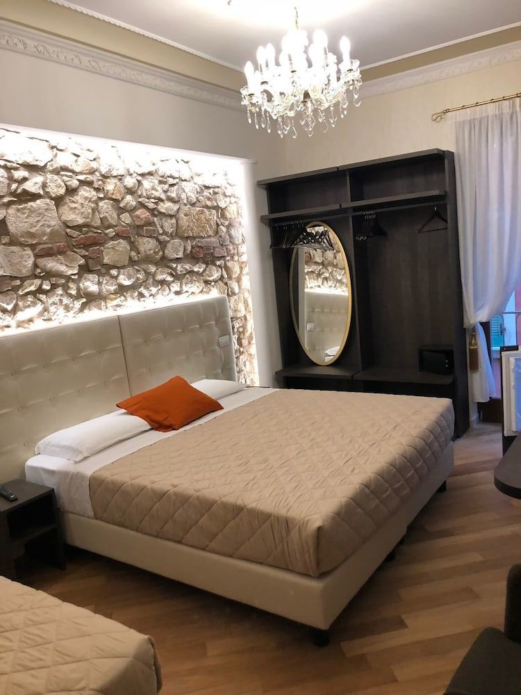 Luxury Triple Room, Non Smoking, Private Bathroom (Aida)