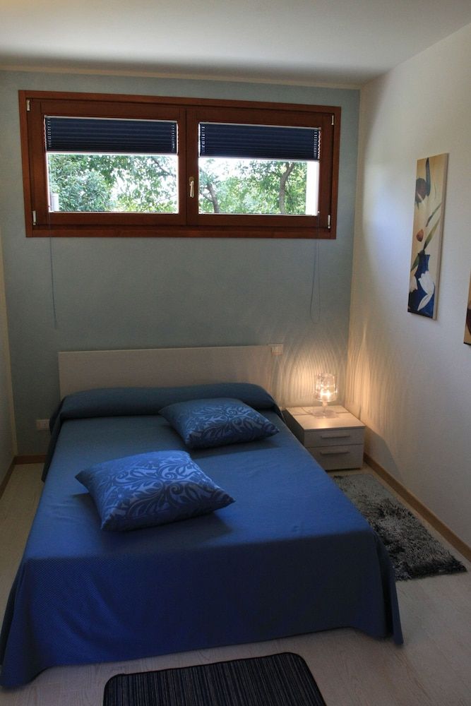 Single Room, Private Bathroom
