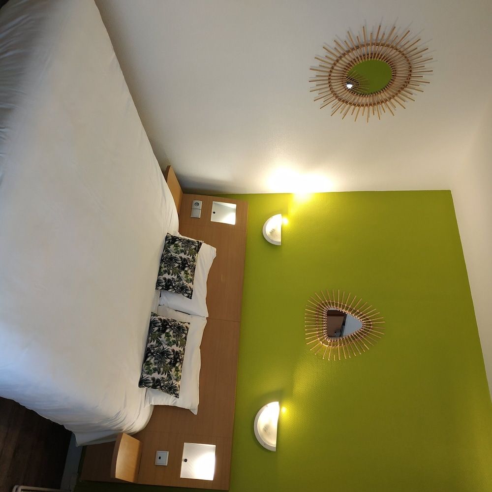 Brit Hotel Hermitage Double Room, City View 3