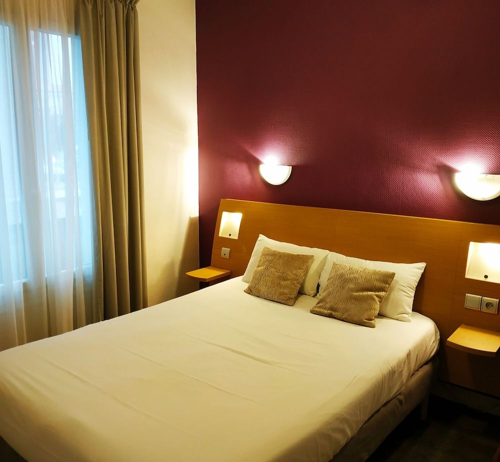 Brit Hotel Hermitage Double Room, City View 2