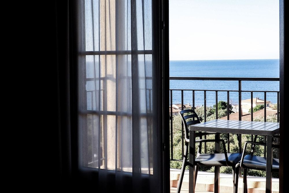 Creste e Mare Apartment 3 people ( 1 double bed + 1 single bed in the main room like a studio) occupancy max 3 4