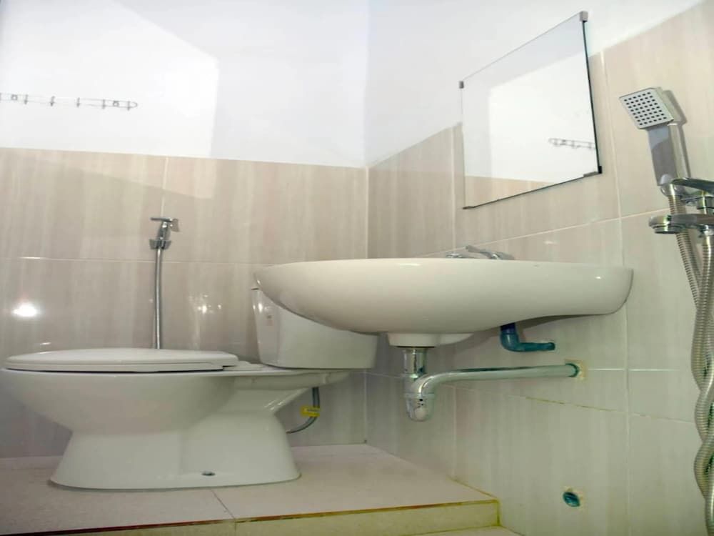 Ambon Residence Syariah Deluxe Double Room 5