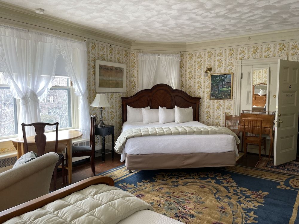 BUBBLES ROOM - 2ND FLOOR