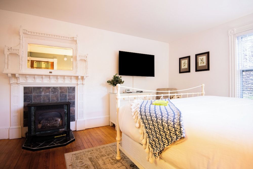 Chauffeurs Cottage Lower Floor
