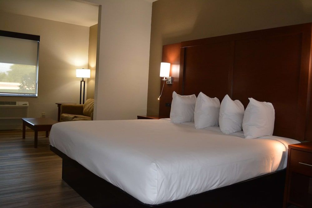 Room, 1 King Bed, Accessible, Non Smoking (Mobility, Bathtub w/Grab Bars)