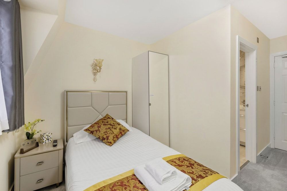 Deluxe Single Room