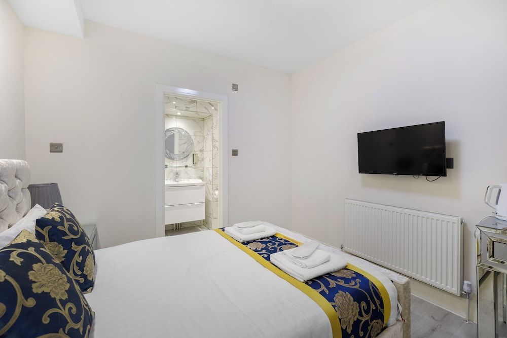 Deluxe Single Room (Windowless with Air Conditioning)