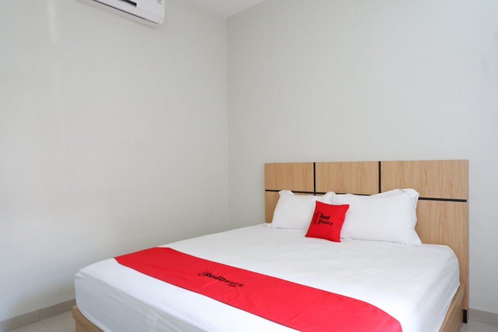 Deluxe Room (RedDoorz)