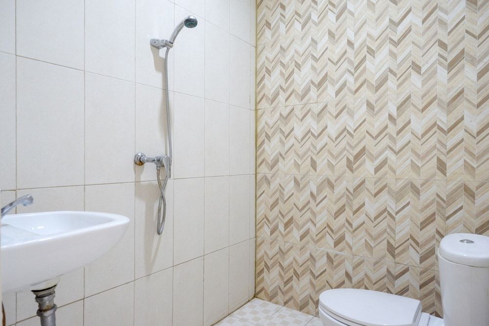 RedDoorz @ Hotel Bumi Palupy Twin Room (Reddoorz) 6