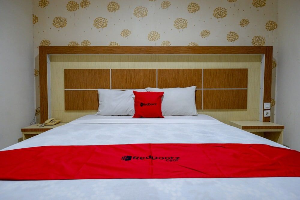 RedDoorz @ Hotel Bumi Palupy Double Room (Reddoorz) 3