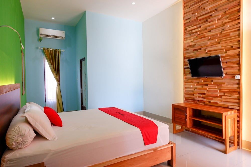 Double Room (RedDoorz)