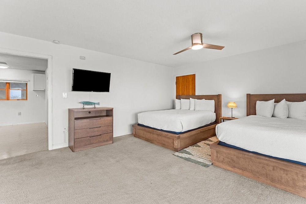 Parmer's Resort Standard Room, 2 Queen Beds, Accessible, Refrigerator & Microwave 2