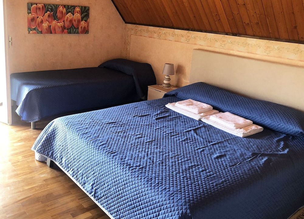 Junior Suite, 2 Queen and Twin, 2 Bedroom, Sea View, Balcony