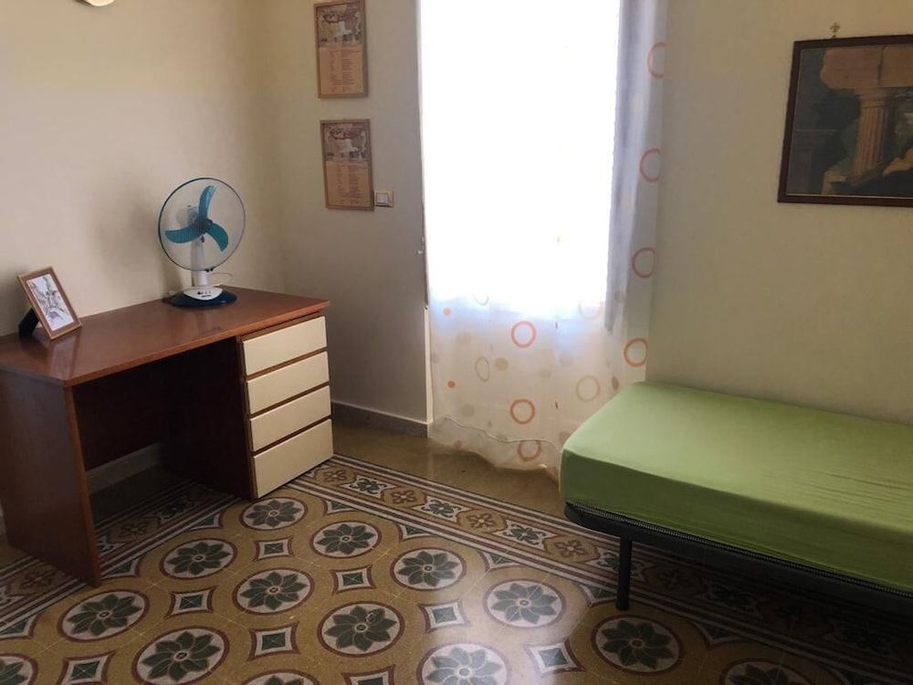 Double or Twin Room, Shared Bathroom (1)