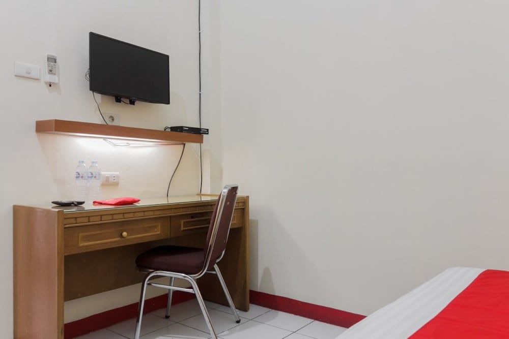 Single Room, Shared Bathroom